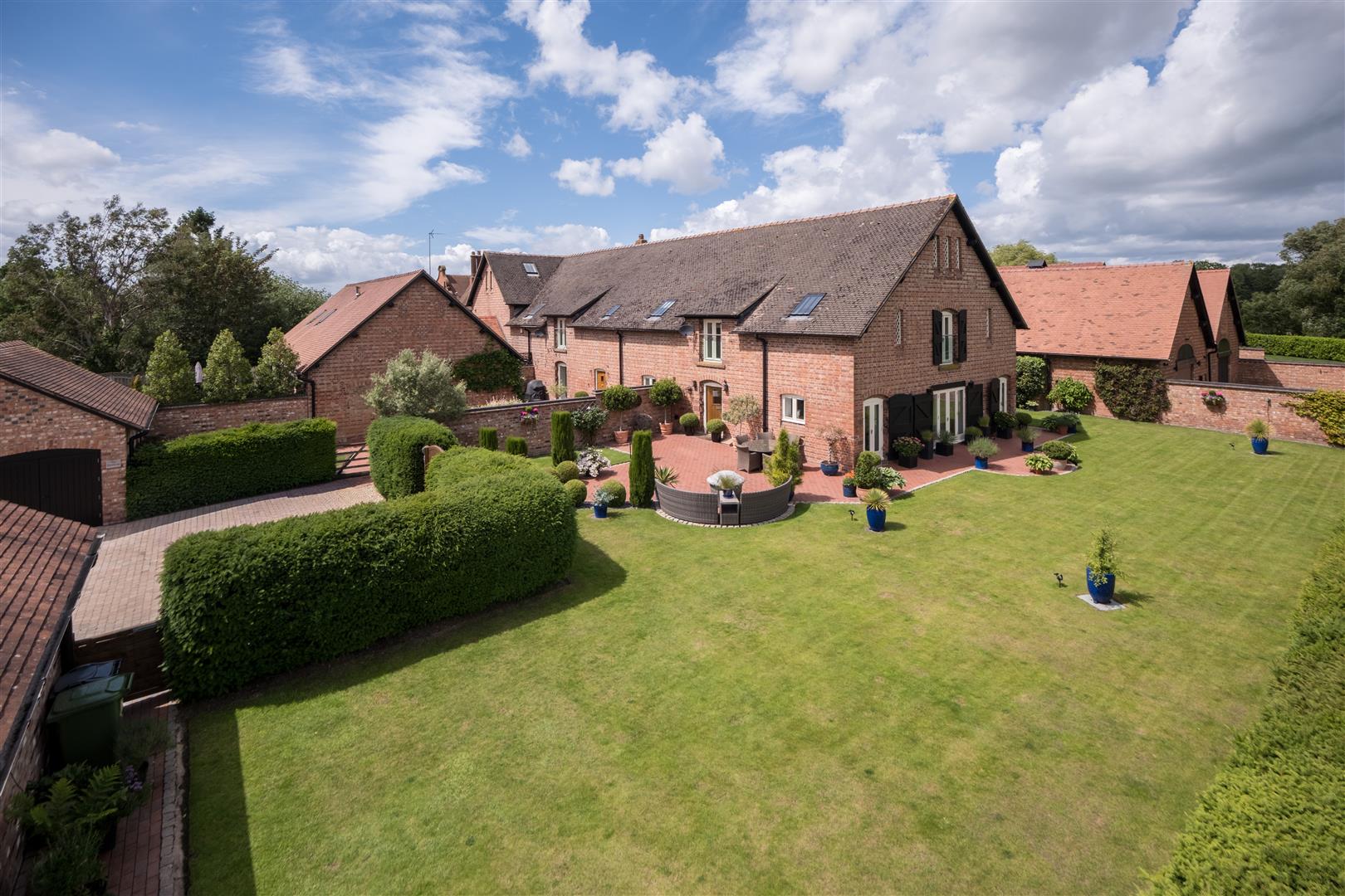 5 bedroom  House for Sale in Pulford